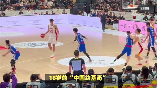 莱万多夫斯基重返赛场，持续失利首场状态出色，切尔西观众沸腾！